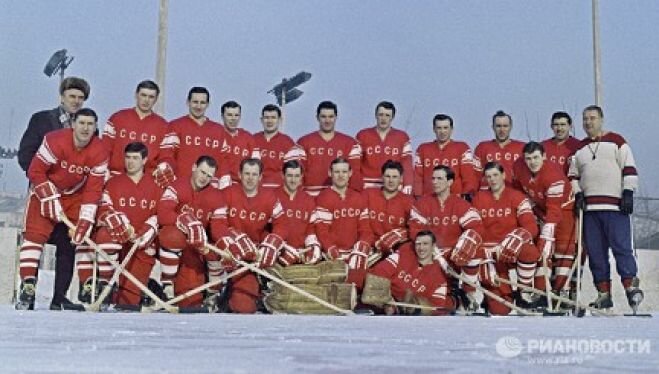 Сборная России по хоккею вышла на матч с финнами в форме сборной СССР