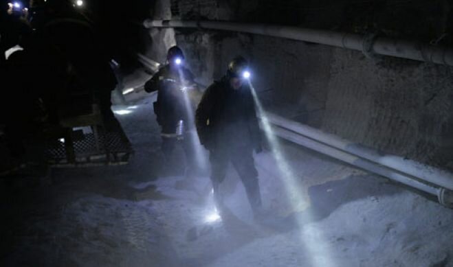 После землетрясения в Боснии в шахте заблокированы более 30 человек