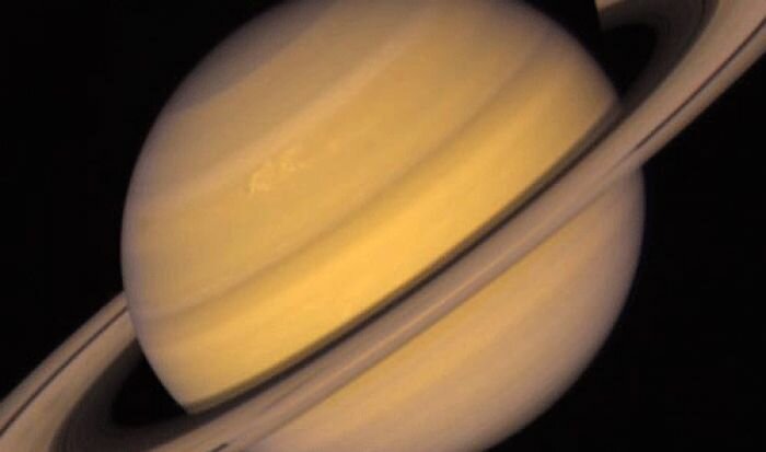 Мощнейший ураган за всю историю наблюдений разбушевался на Сатурне