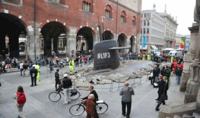 Подводная лодка разворотила улицу в центре Милана