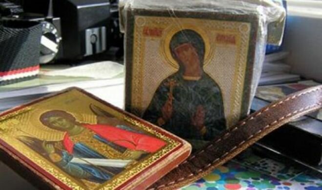 В Санкт-Петербурге из квартиры похитили старинные иконы