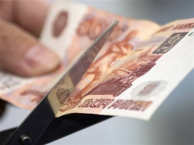 ЦБ назвал девальвацию рубля угрозой финансовой стабильности России
