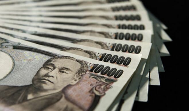 Японская йена опустилась до 7-летнего минимума против доллара