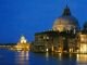 Туристов оштрафовали на 500 евро за ночевку в палатке в центре Венеции